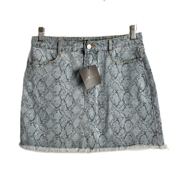 Le Lis Dresses & Skirts - Le Lis Women's Jean Skirt Size L Gray Snakeskin Print Raw Hem Denim Mini NWT